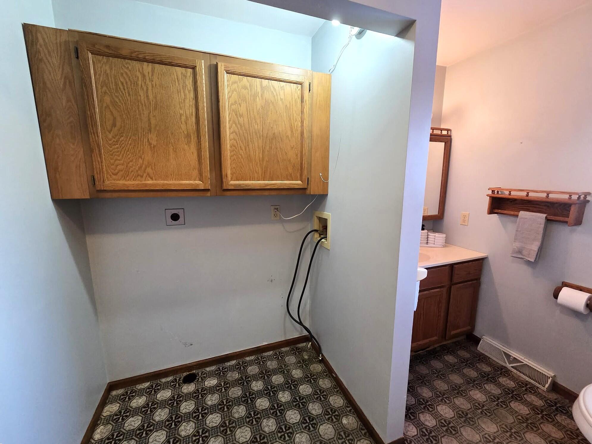 710 Madison Street Bellevue, MI 49021 - Photo 15 of 33 bathroom laundry