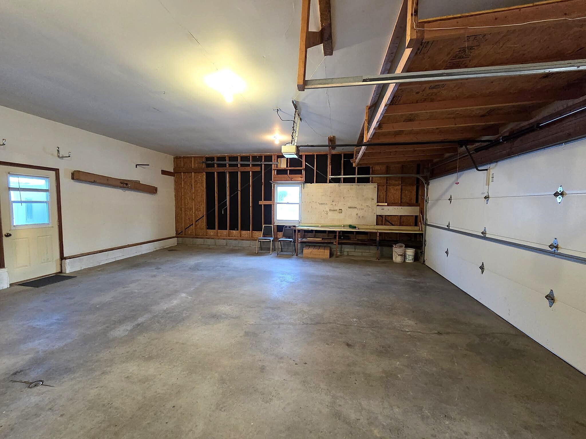 710 Madison Street Bellevue, MI 49021 - Photo 22 of 33 garage