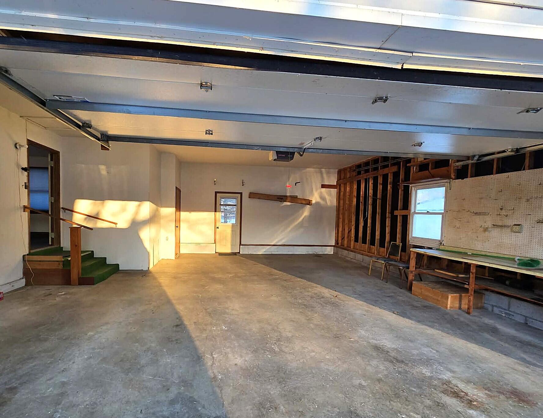 710 Madison Street Bellevue, MI 49021 - Photo 24 of 33 garage