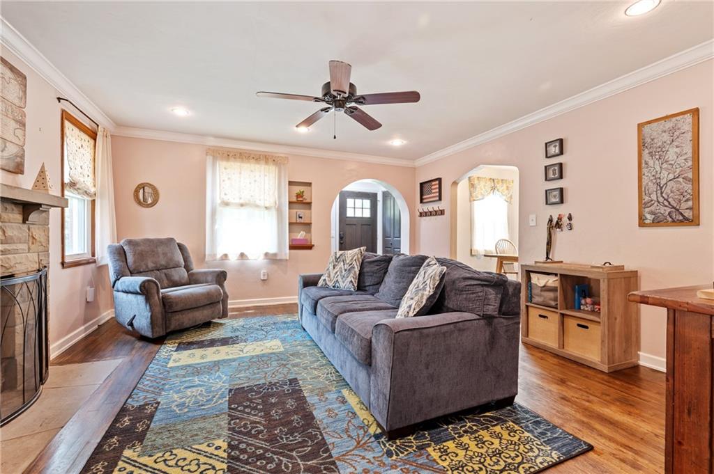 105 Deimling Road Pittsburgh, PA 15229 - Photo 4 of 31 Gallery Image 4