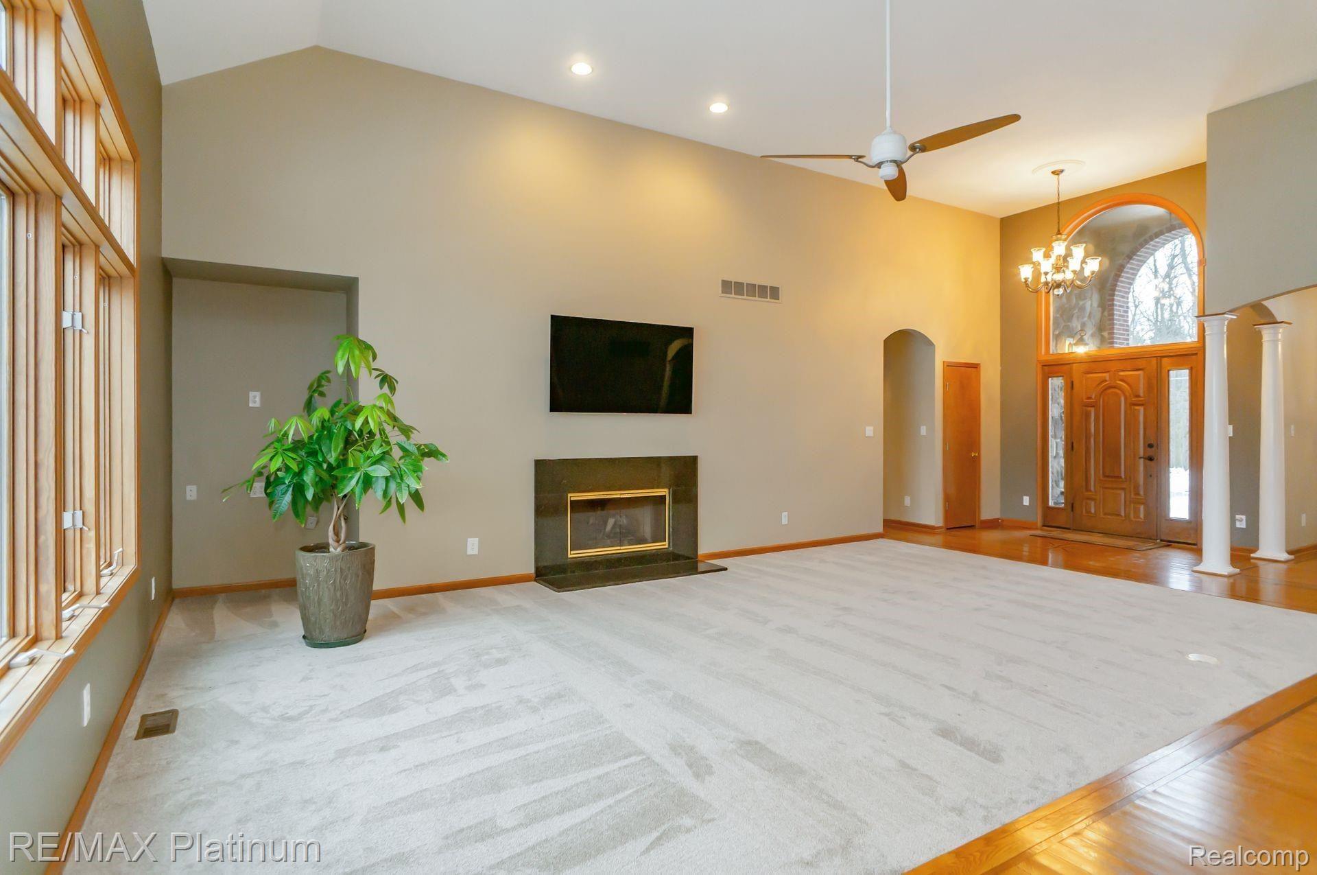 7602 Sheldon Road Whitmore Lake, MI 48189 - Photo 9 of 42 9.jpg