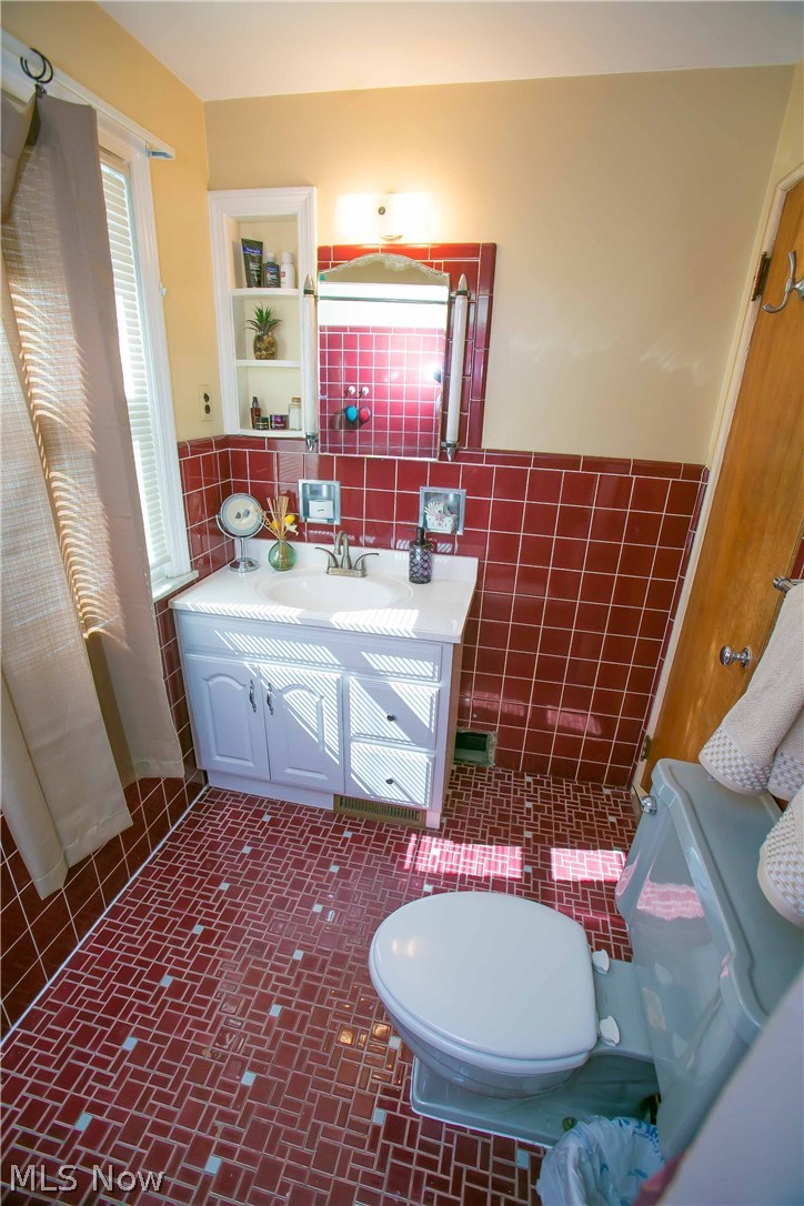 2540 Milton Road Cleveland, OH 44118 - Photo 24 of 35 Gallery Image 24