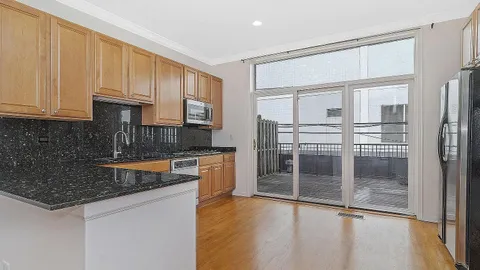 $4,650 | 1354 South Indiana Parkway, Chicago, IL 60605