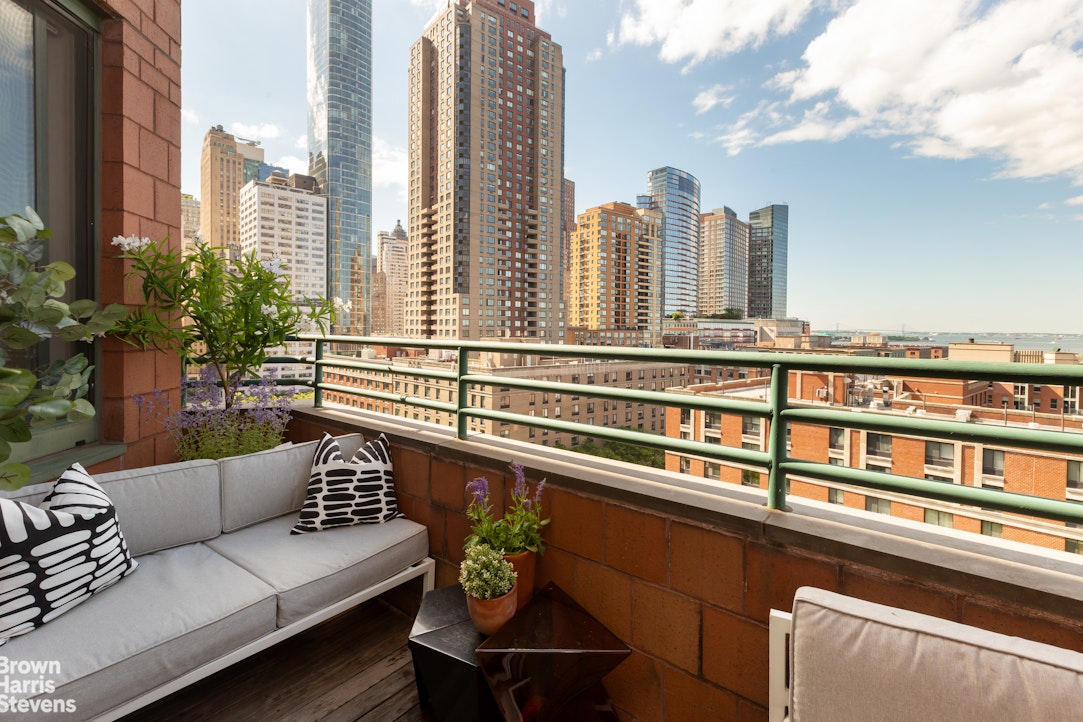 333 Rector Place, Unit 1405 Manhattan, NY 10280 - Photo 10 of 29