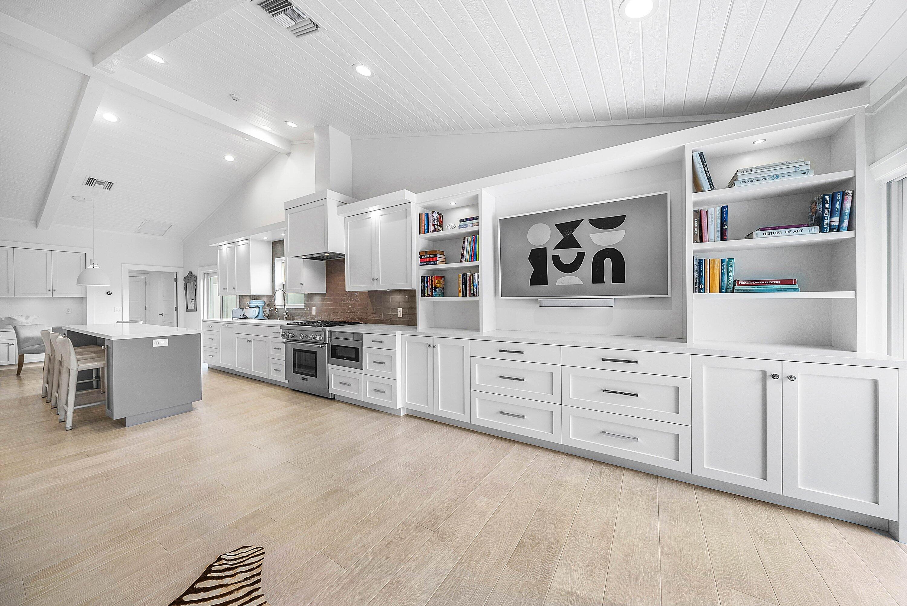 4199 Bocaire Boulevard Boca Raton, FL 33487 - Photo 11 of 82 Family room with built ins