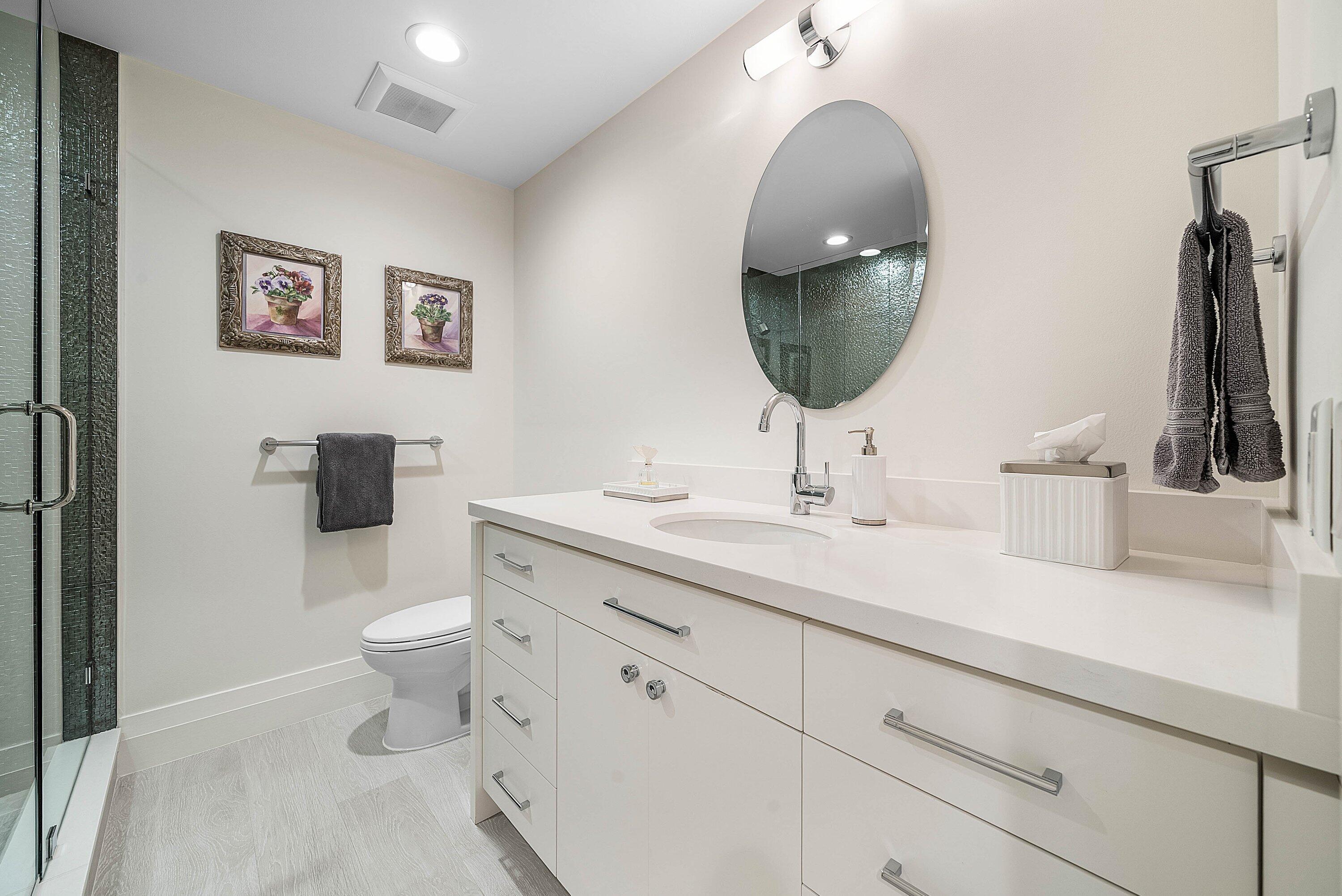 4199 Bocaire Boulevard Boca Raton, FL 33487 - Photo 37 of 82 Guest Bath