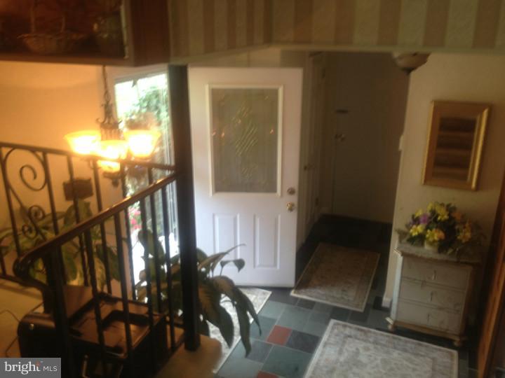 906 Edgemoor Road Cherry Hill, NJ 08034 - Photo 2 of 16 Foyer