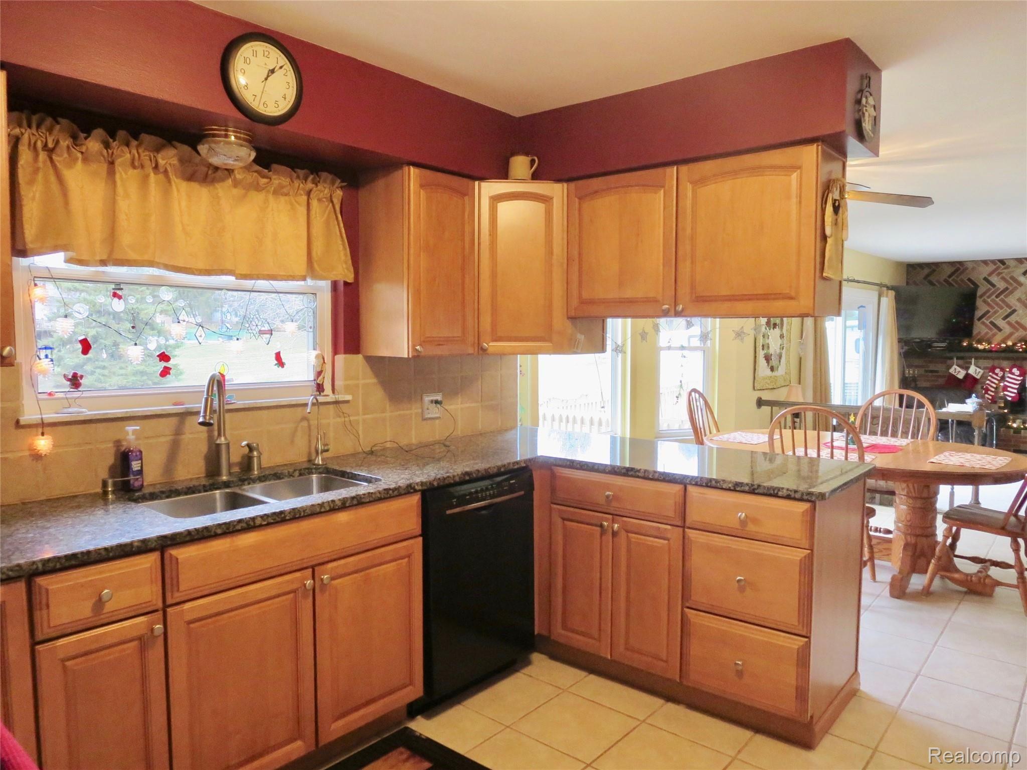 2901 Bullard Road Hartland, MI 48353 - Photo 4 of 26 Kitchen