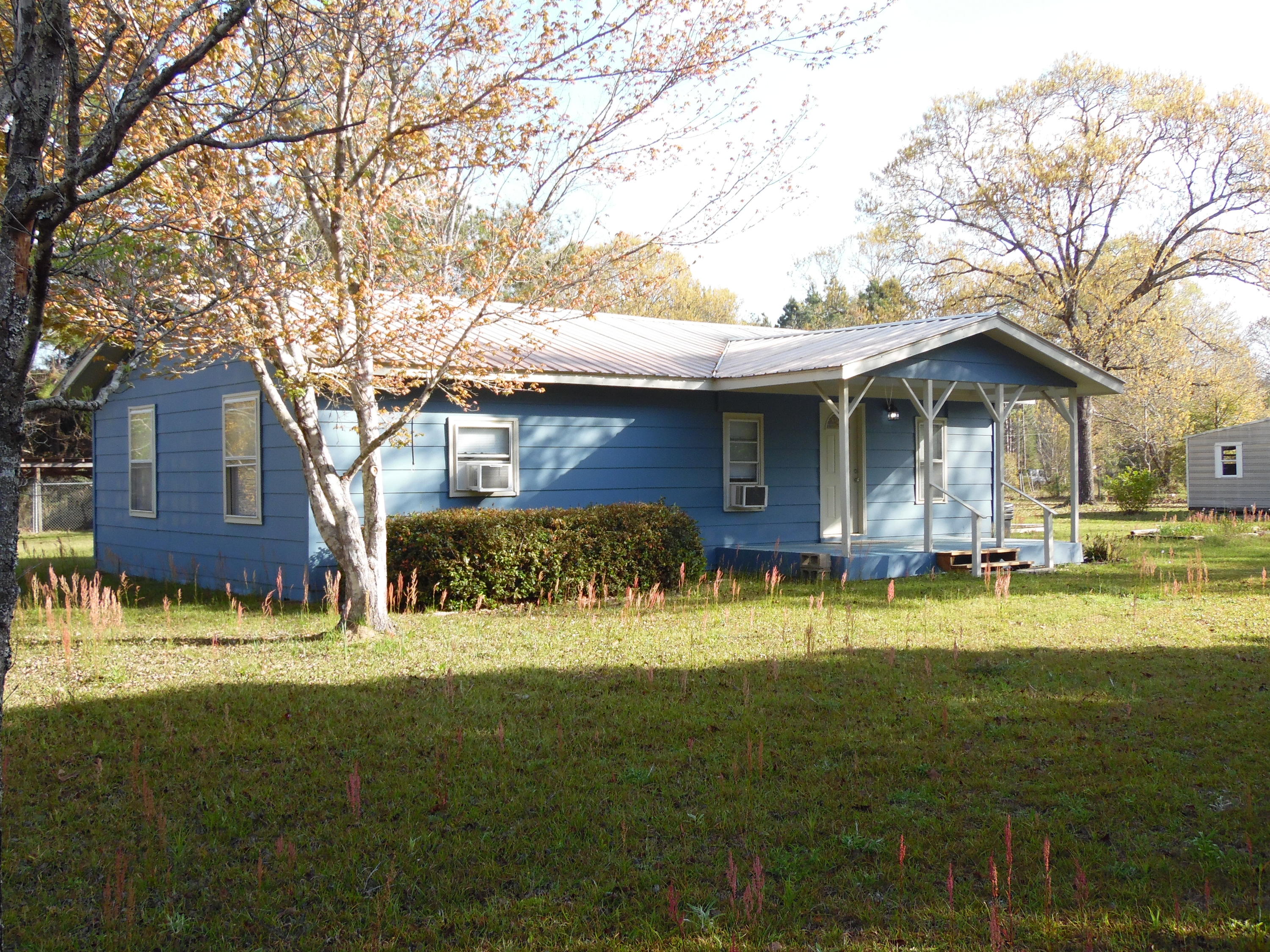 4005 King Lake Road DeFuniak Springs, FL 32433 - Photo 4 of 35 a view of a house with a yard