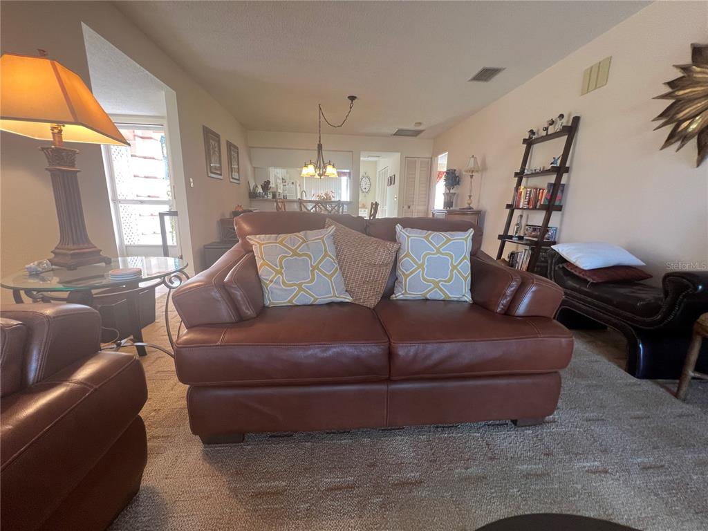 338 Cerromar Way, Unit 4 Venice, FL 34293 - Photo 12 of 41 a living room with a couch and a potted plant