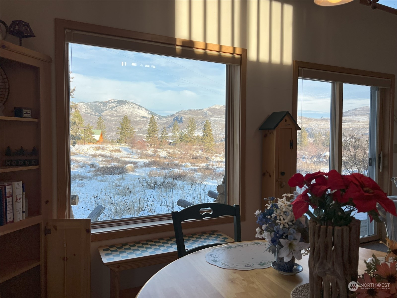 30 Left Fork Wolf Creek Road Winthrop, WA 98862 - Photo 37 of 40 a living room with furniture