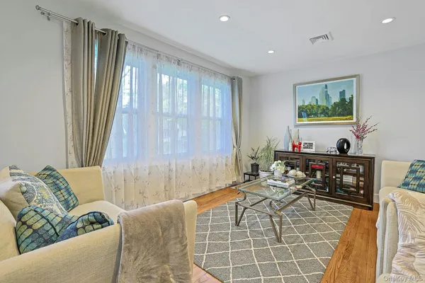 $648,000 | 40 Sherwood Drive, Nanuet, NY 10954