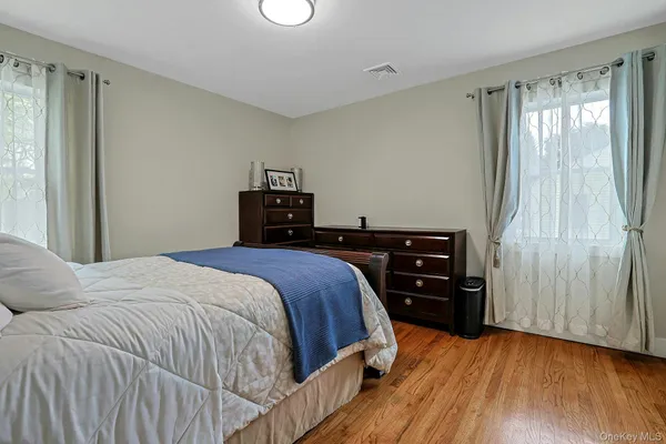 $648,000 | 40 Sherwood Drive, Nanuet, NY 10954