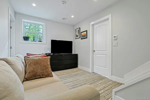 $648,000 | 40 Sherwood Drive, Nanuet, NY 10954