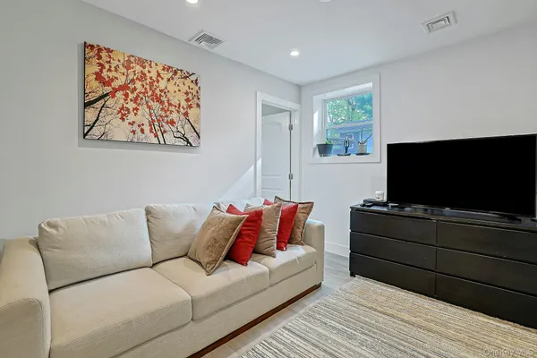 $648,000 | 40 Sherwood Drive, Nanuet, NY 10954