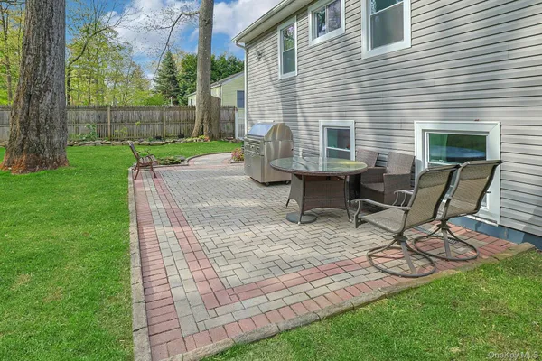 $648,000 | 40 Sherwood Drive, Nanuet, NY 10954
