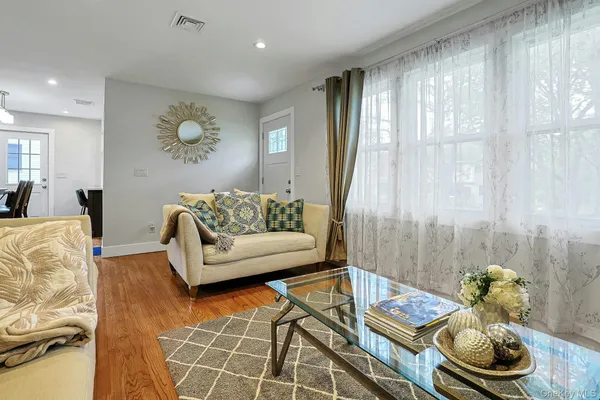 $648,000 | 40 Sherwood Drive, Nanuet, NY 10954