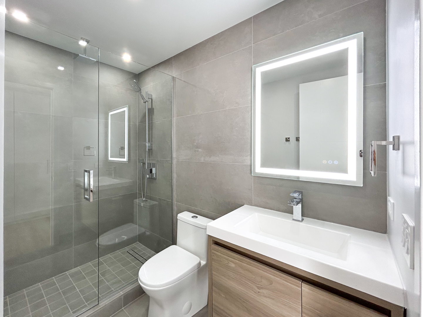 5445 North Sheridan Road, Unit 1407 Chicago, IL 60640 - Photo 8 of 10