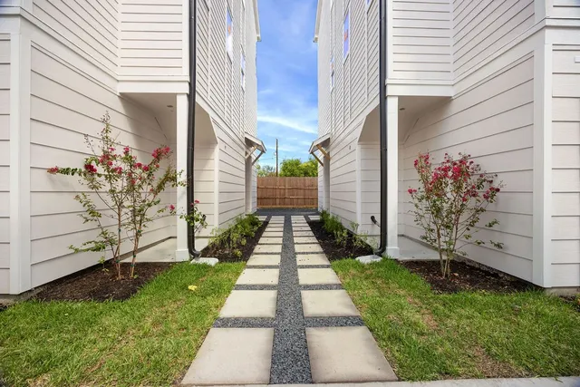 a view of a pathway with a house