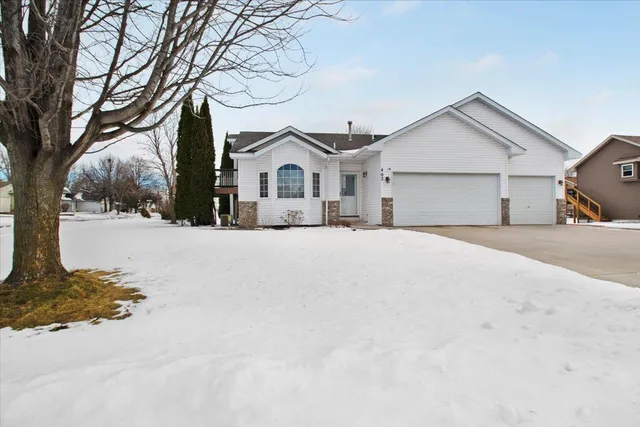 $375,500 | 402 13th Avenue Northeast, Buffalo, MN 55313