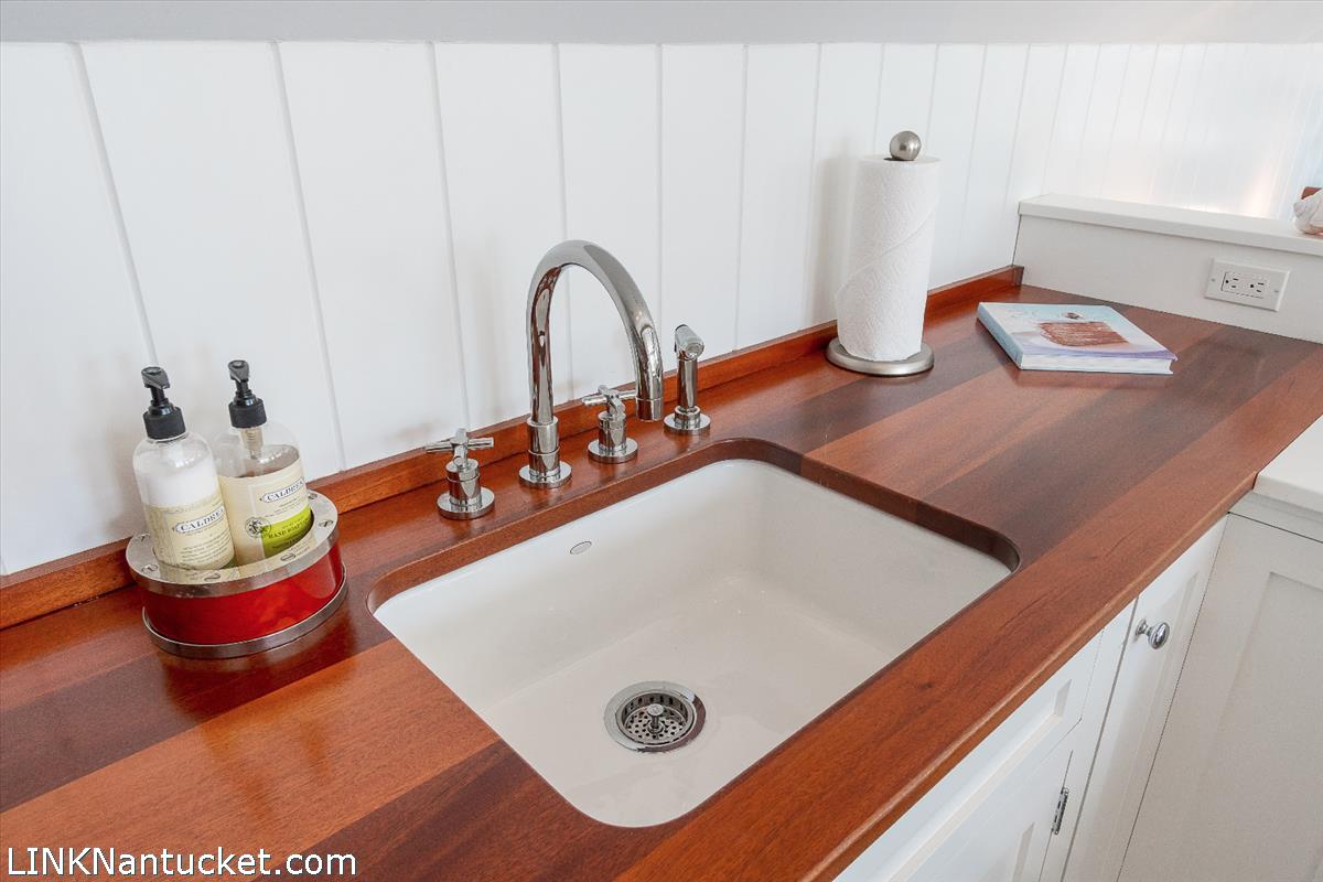 10 Still Dock Street Nantucket, MA 02554 - Photo 16 of 28 Gallery Image 16