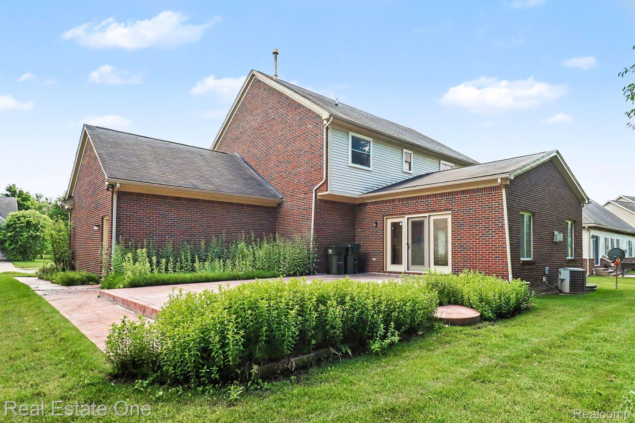 2106 Cattail Circle Rochester, MI 48309 - Photo 30 of 33 030_file_4704.jpg