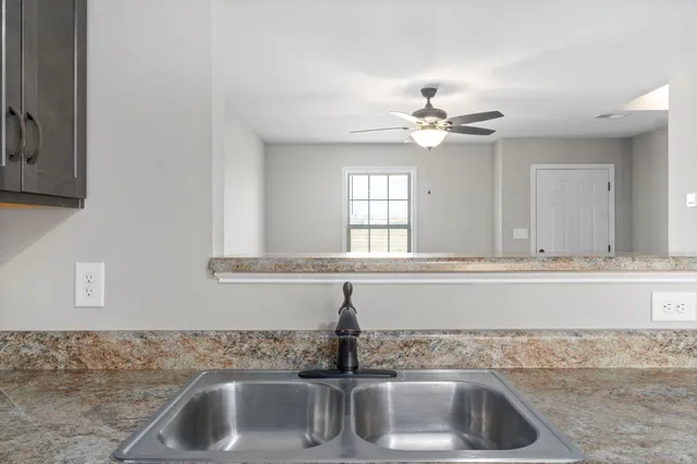 $1,095 | 1008 Glenkirk Drive, Unit B, Clarksville, TN 37042