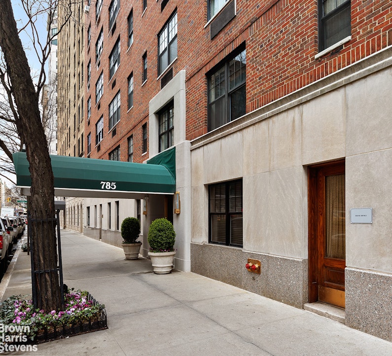 785 Park Avenue, Unit 1D Manhattan, NY 10003 - Photo 7 of 10 a view of a patio with a table and chairs and potted plants