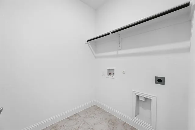 a view of a house with backyard and porch