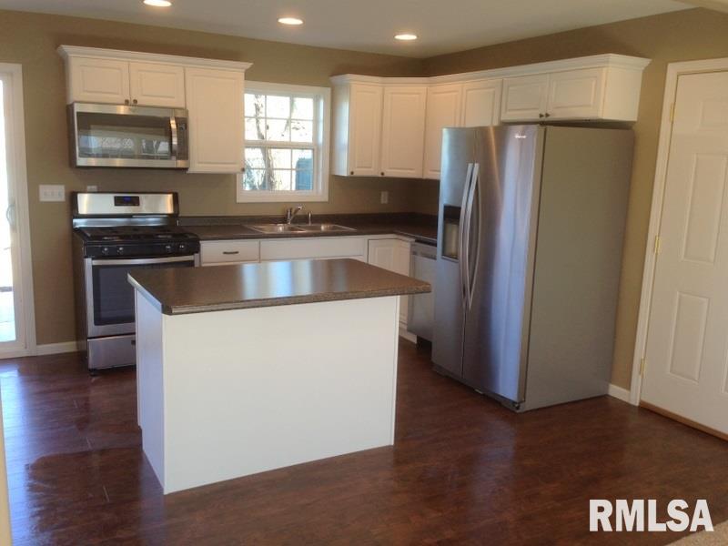 208 Temple Drive Washington, IL 61571 - Photo 2 of 8 Gallery Image 2