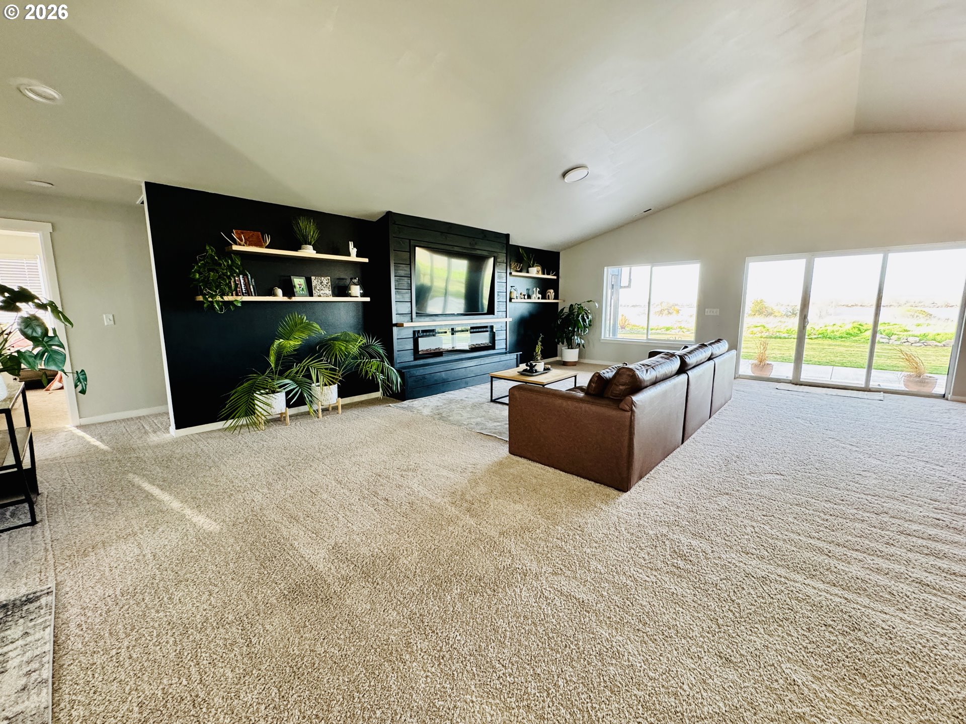 74969 Washington Lane Irrigon, OR 97844 - Photo 11 of 33 a living room with furniture and a fireplace