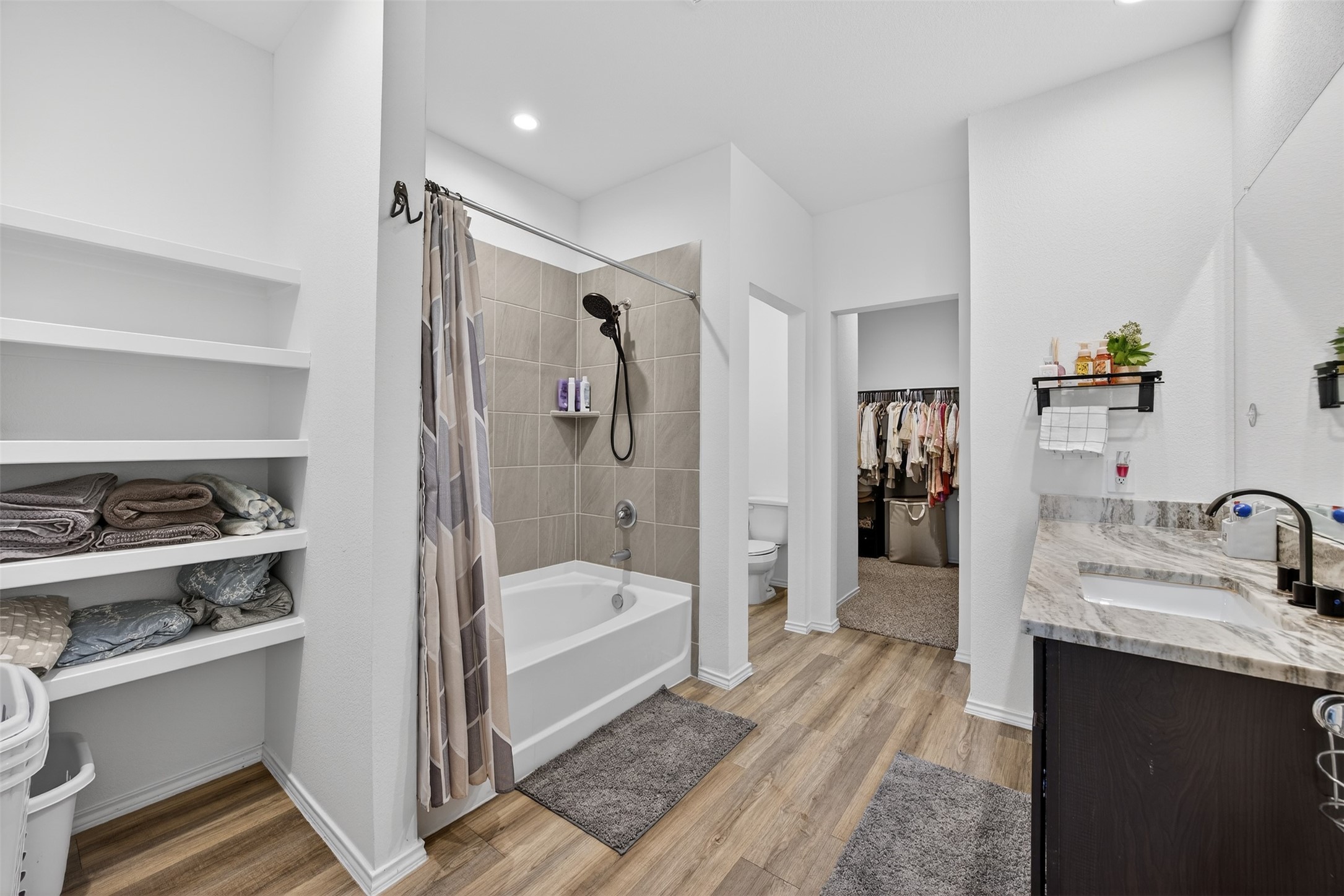 1702 Legacy Hills Drive Houston, TX 77067 - Photo 22 of 43 a bathroom with a sink and a tub