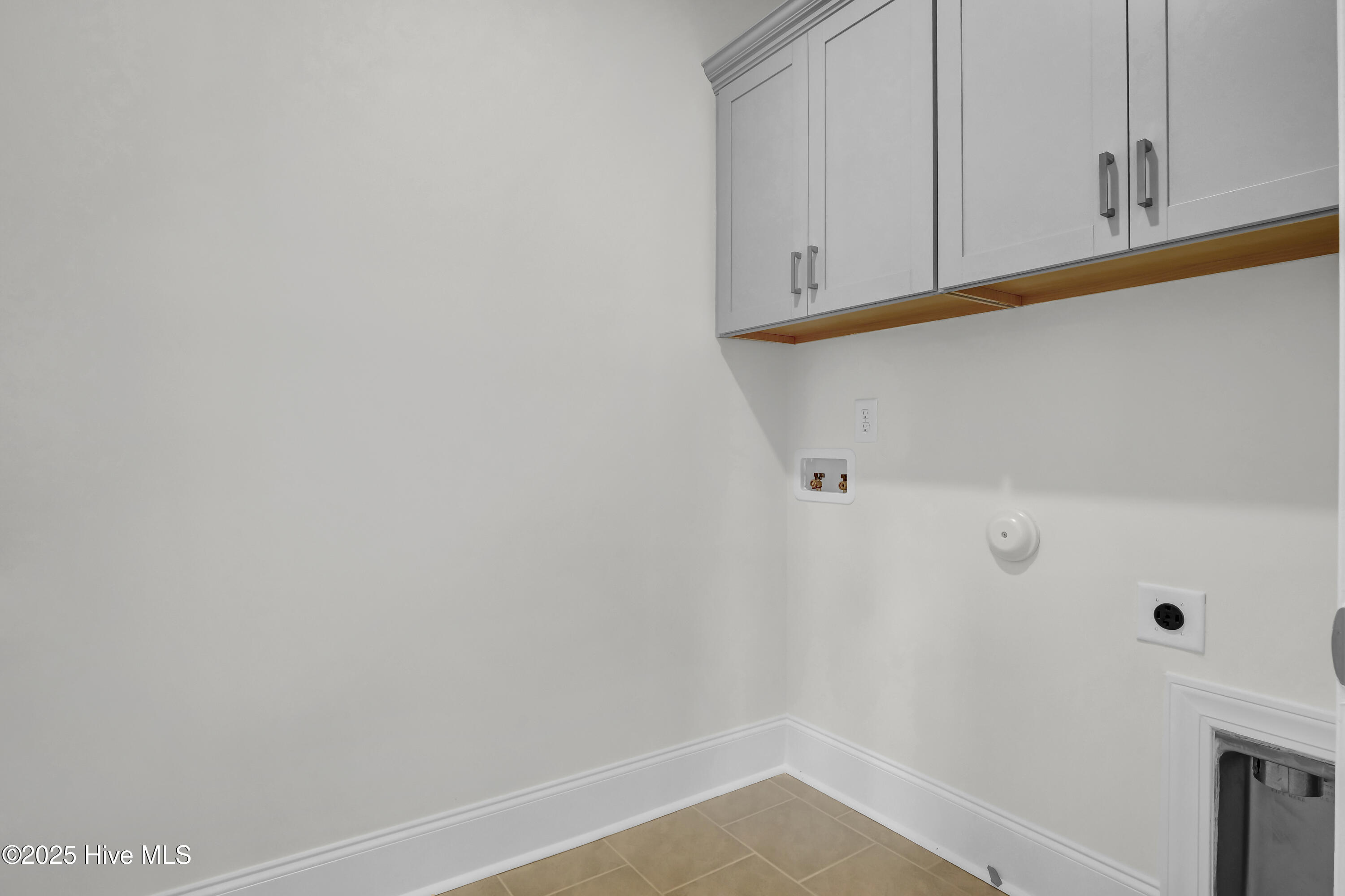131 Planters Walk Hampstead, NC 28443 - Photo 20 of 36 Laundry Room