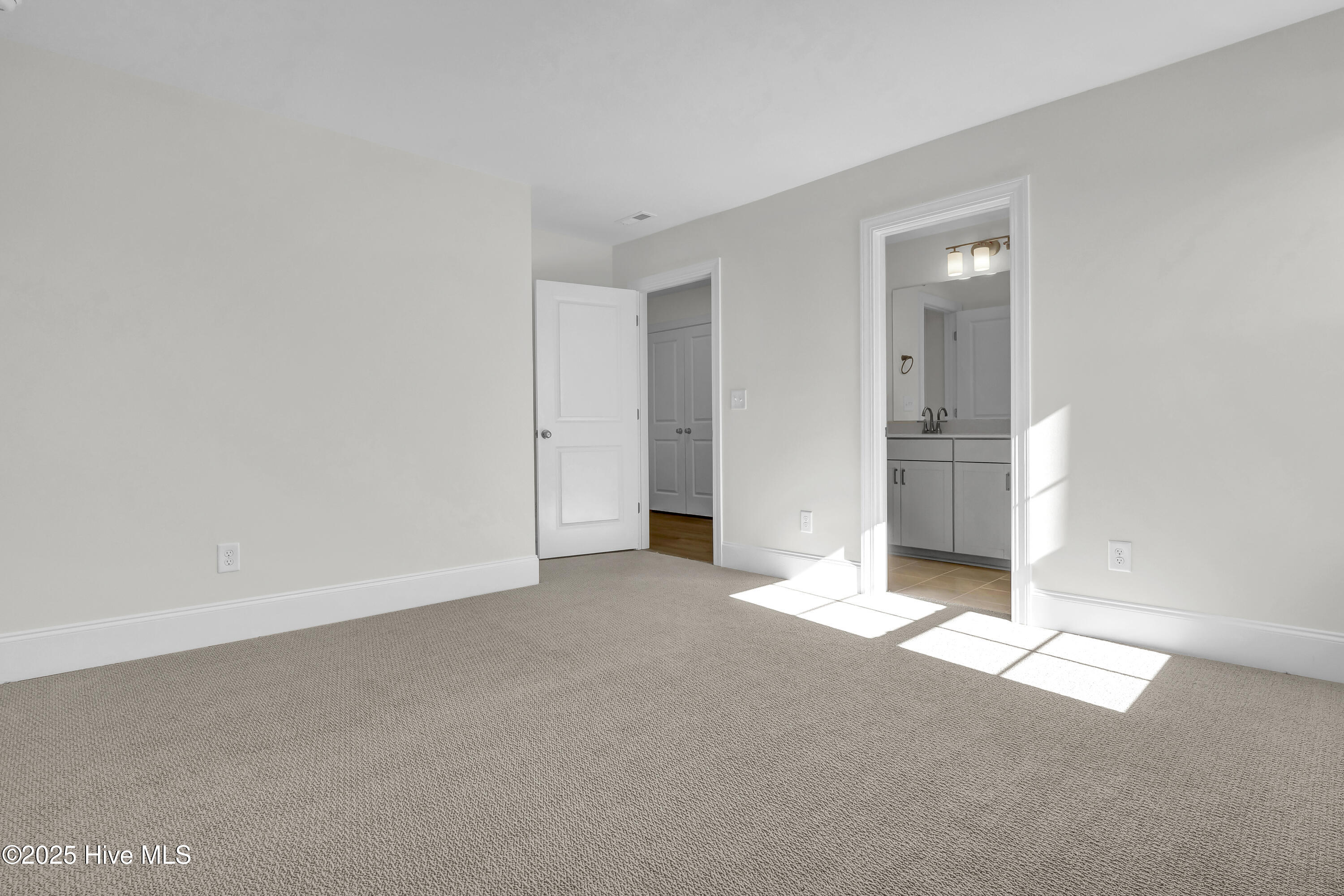 131 Planters Walk Hampstead, NC 28443 - Photo 25 of 36 Upstairs Bedroom