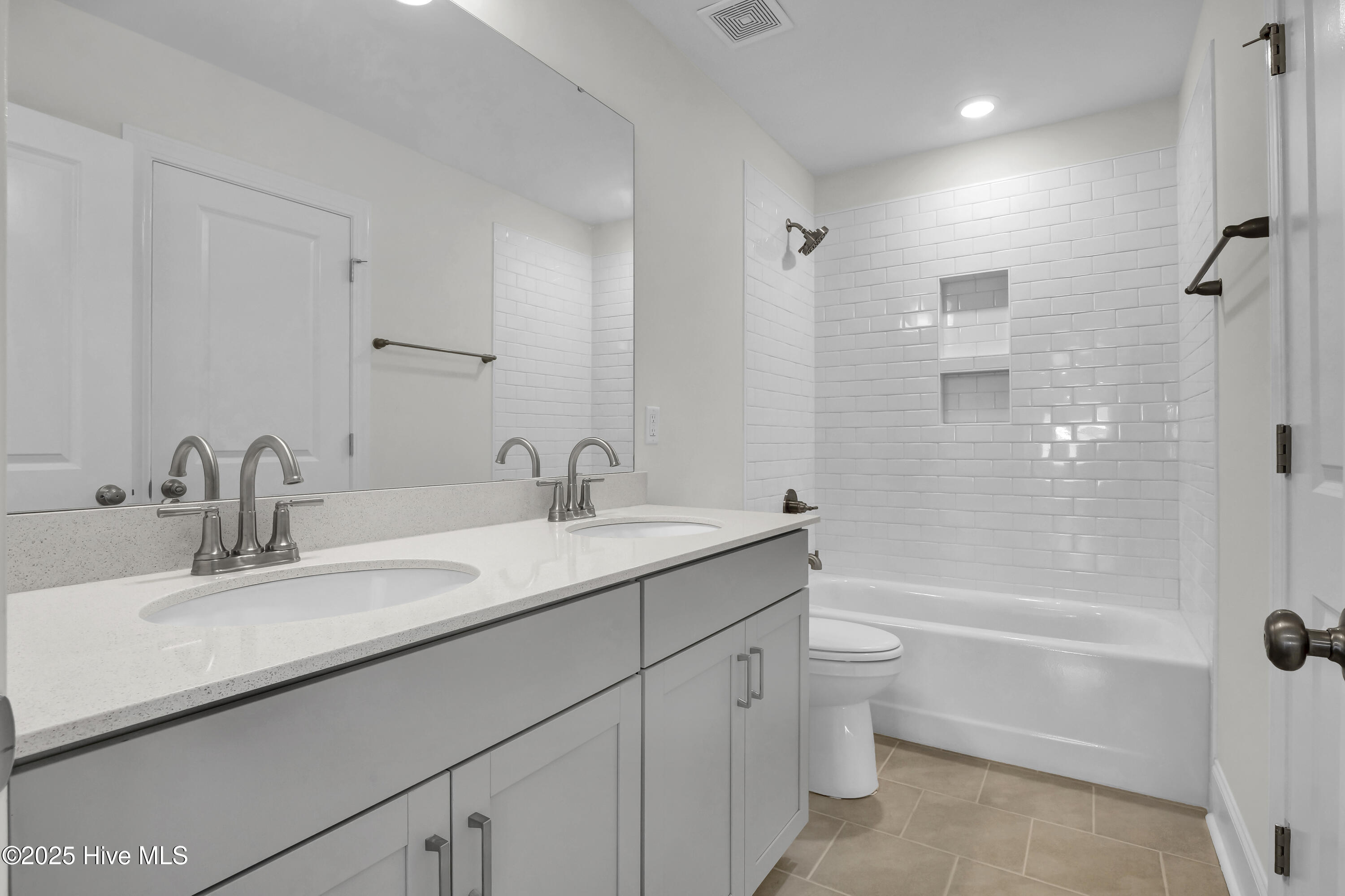 131 Planters Walk Hampstead, NC 28443 - Photo 26 of 36 Upstairs Bathroom 1