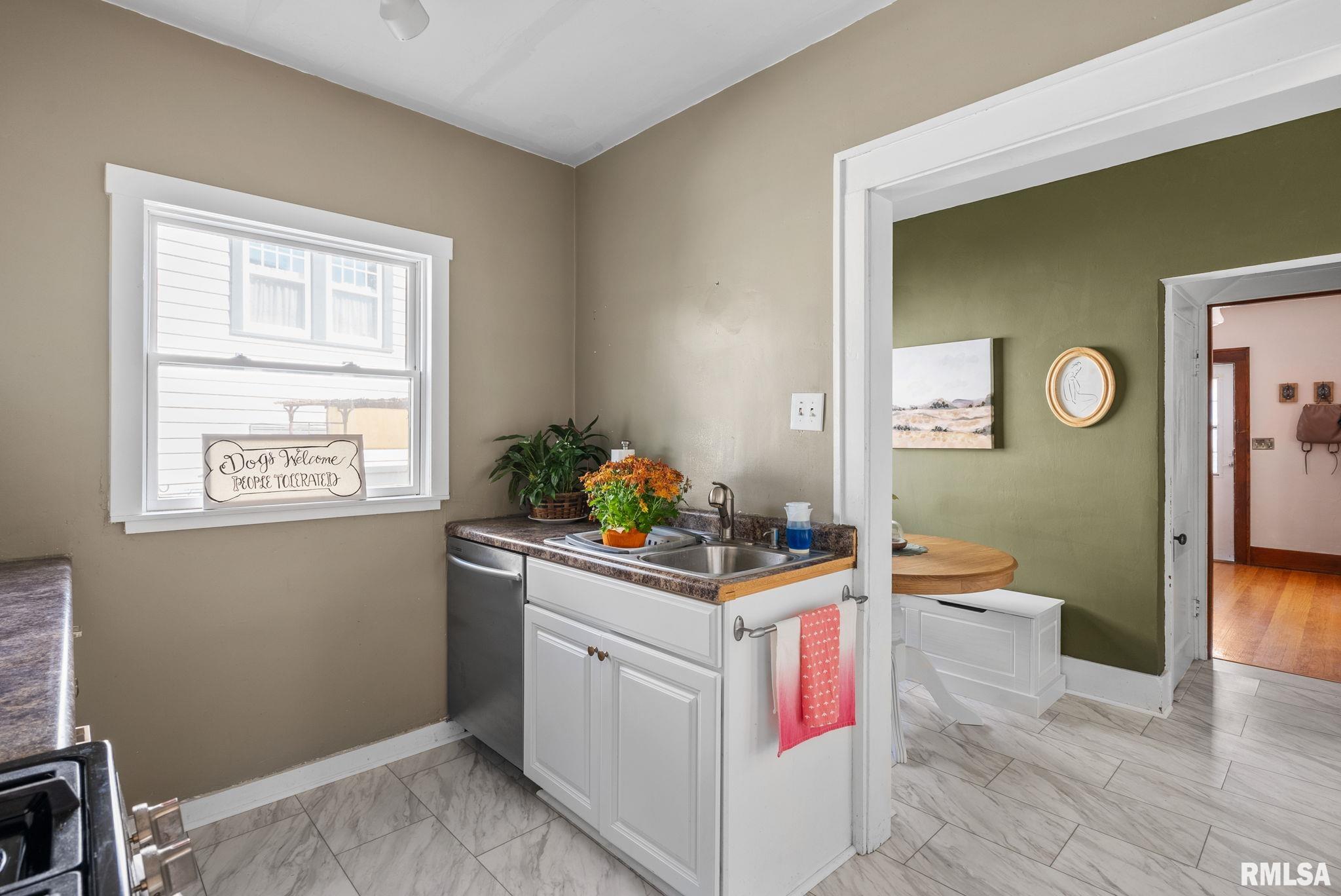 344 Forest Road Davenport, IA 52803 - Photo 16 of 29