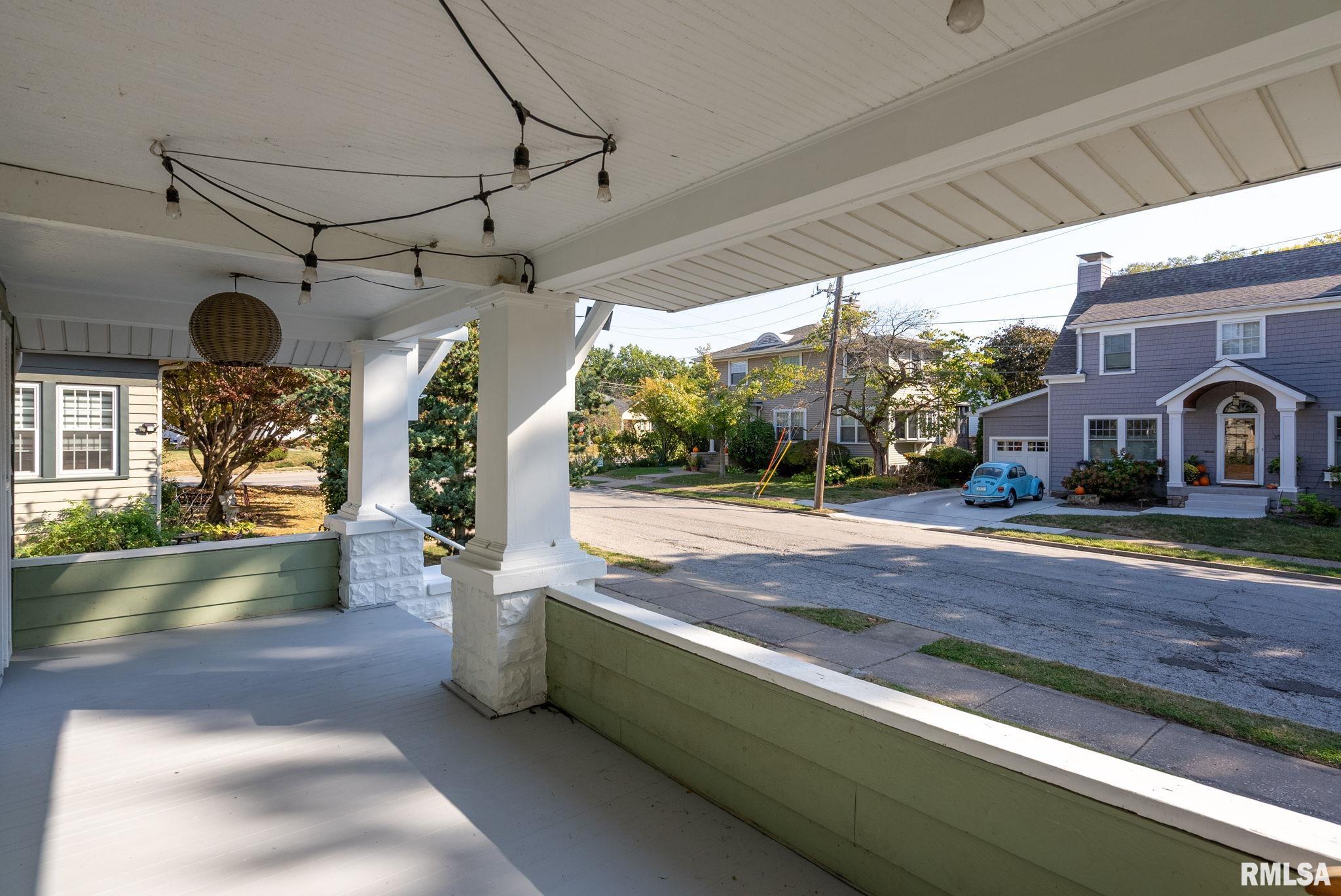 344 Forest Road Davenport, IA 52803 - Photo 5 of 29