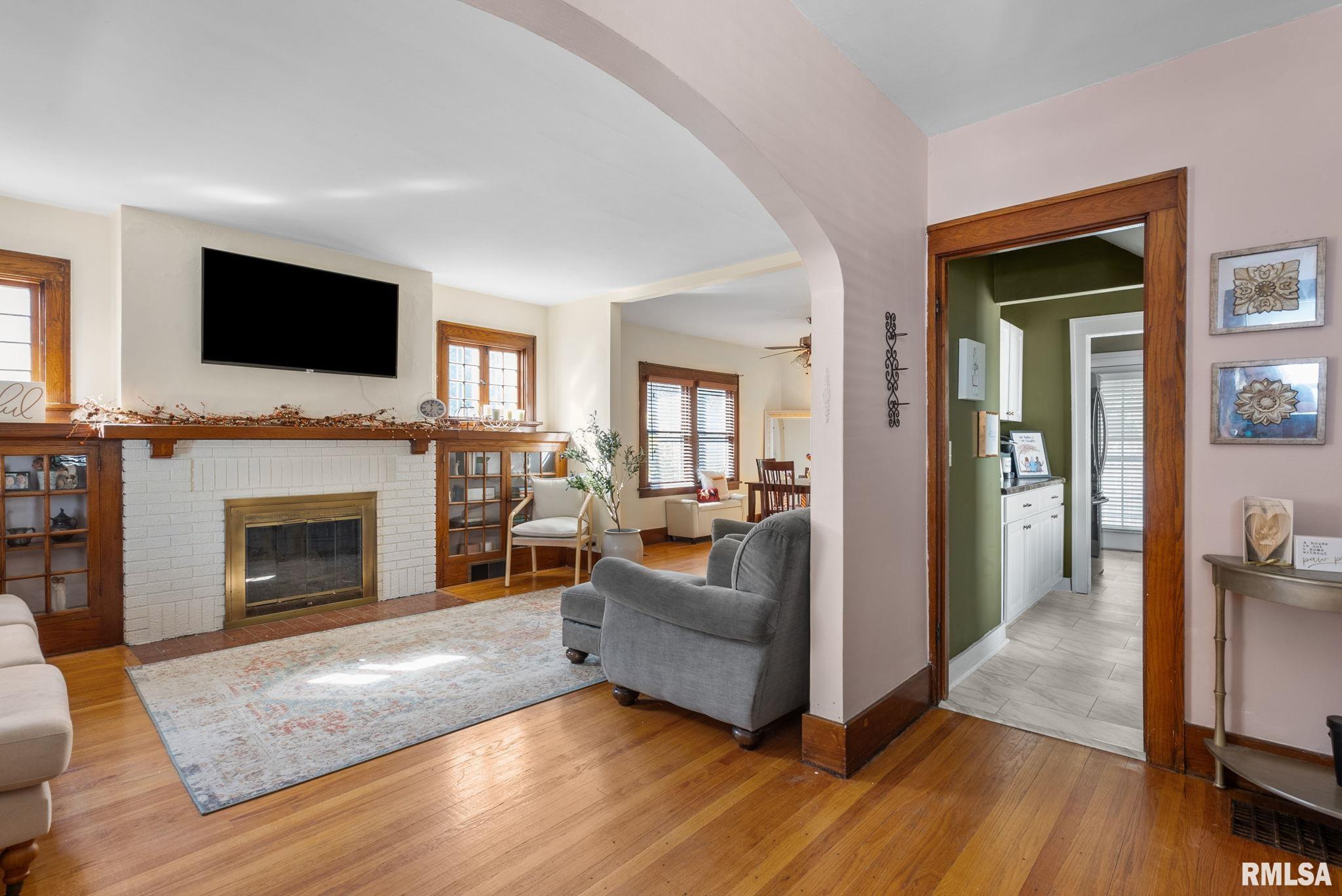 344 Forest Road Davenport, IA 52803 - Photo 6 of 29