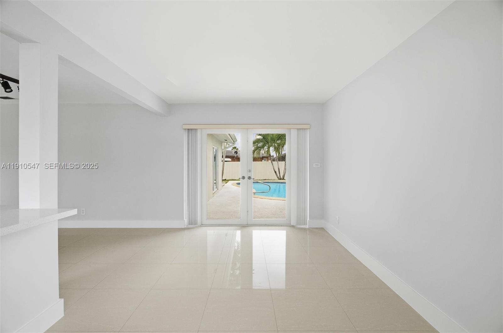 5250 Southwest 96th Avenue Miami, FL 33165 - Photo 13 of 28