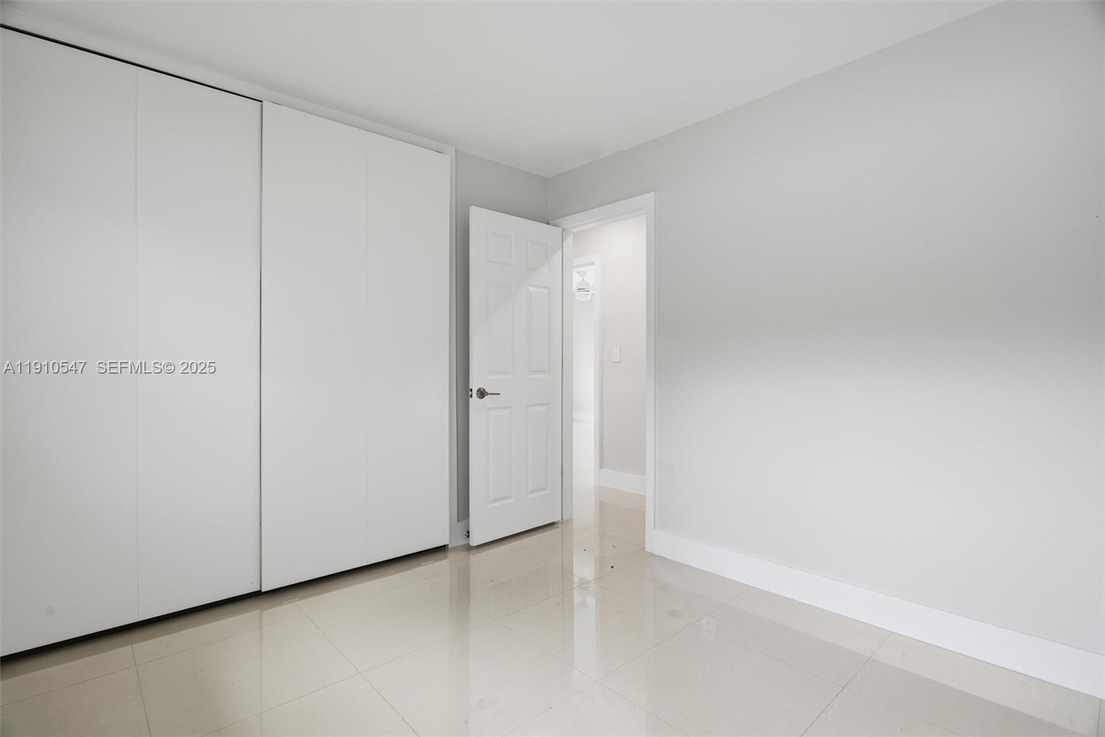 5250 Southwest 96th Avenue Miami, FL 33165 - Photo 19 of 28