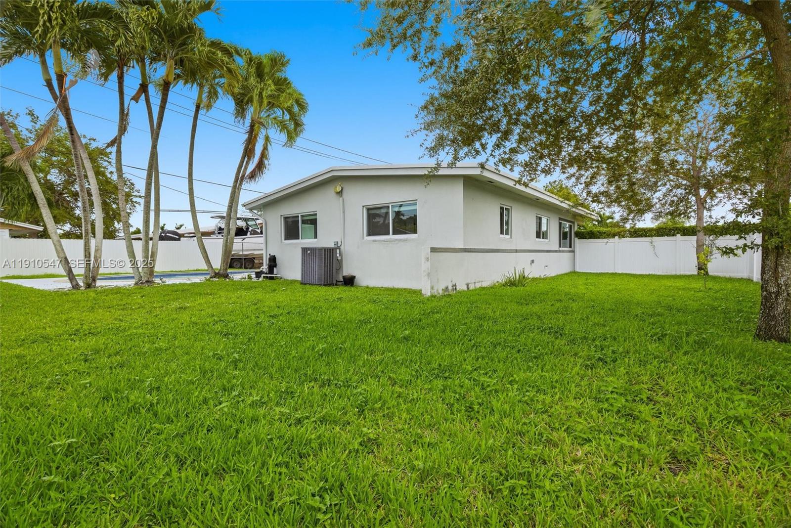 5250 Southwest 96th Avenue Miami, FL 33165 - Photo 25 of 28