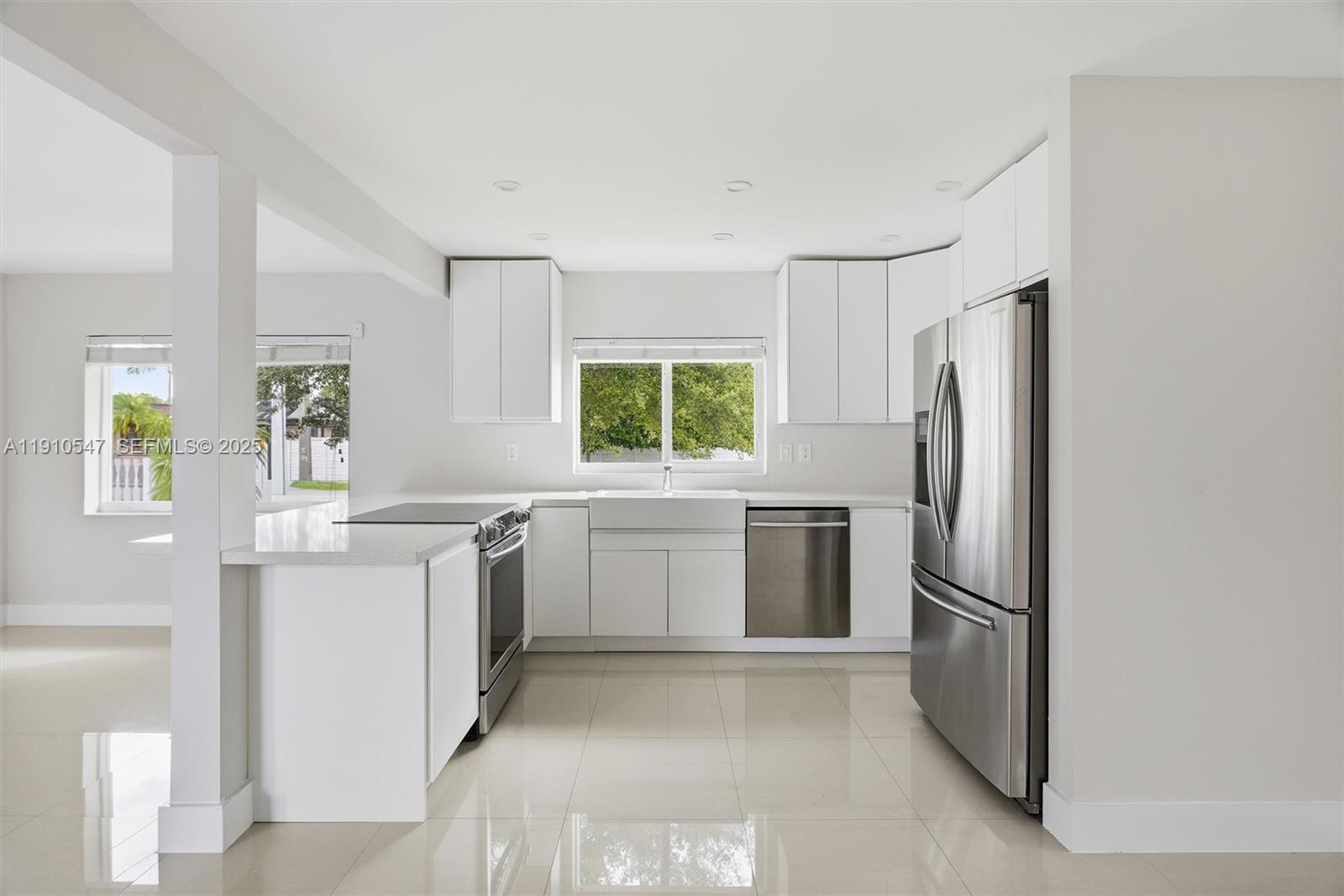 5250 Southwest 96th Avenue Miami, FL 33165 - Photo 8 of 28