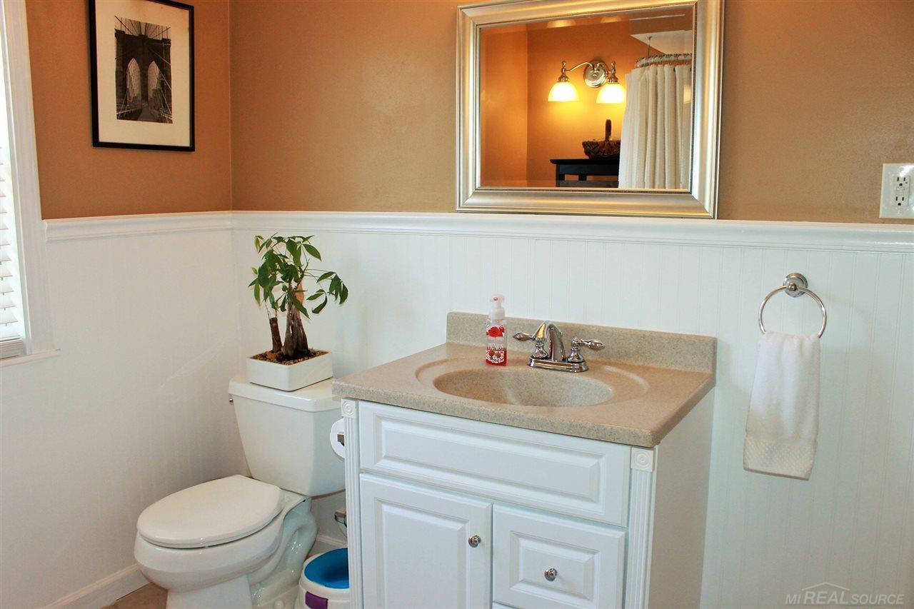 1205 Whittier Road Grosse Pointe, MI 48230 - Photo 59 of 73 31328037-58.JPG