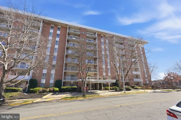 $3,400 | 5250 Valley Forge Drive, Unit 108, Alexandria, VA 22304