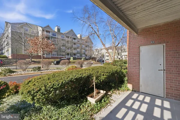 $3,400 | 5250 Valley Forge Drive, Unit 108, Alexandria, VA 22304