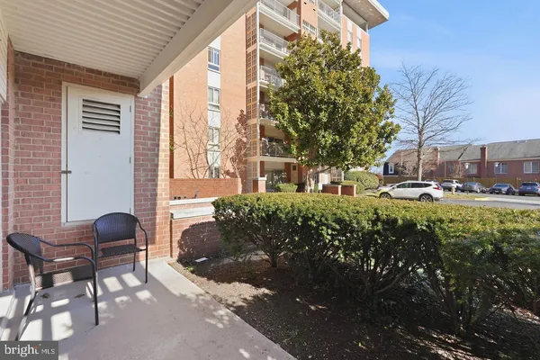 $3,400 | 5250 Valley Forge Drive, Unit 108, Alexandria, VA 22304