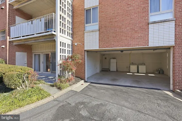 $3,400 | 5250 Valley Forge Drive, Unit 108, Alexandria, VA 22304