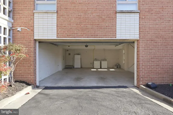 $3,400 | 5250 Valley Forge Drive, Unit 108, Alexandria, VA 22304