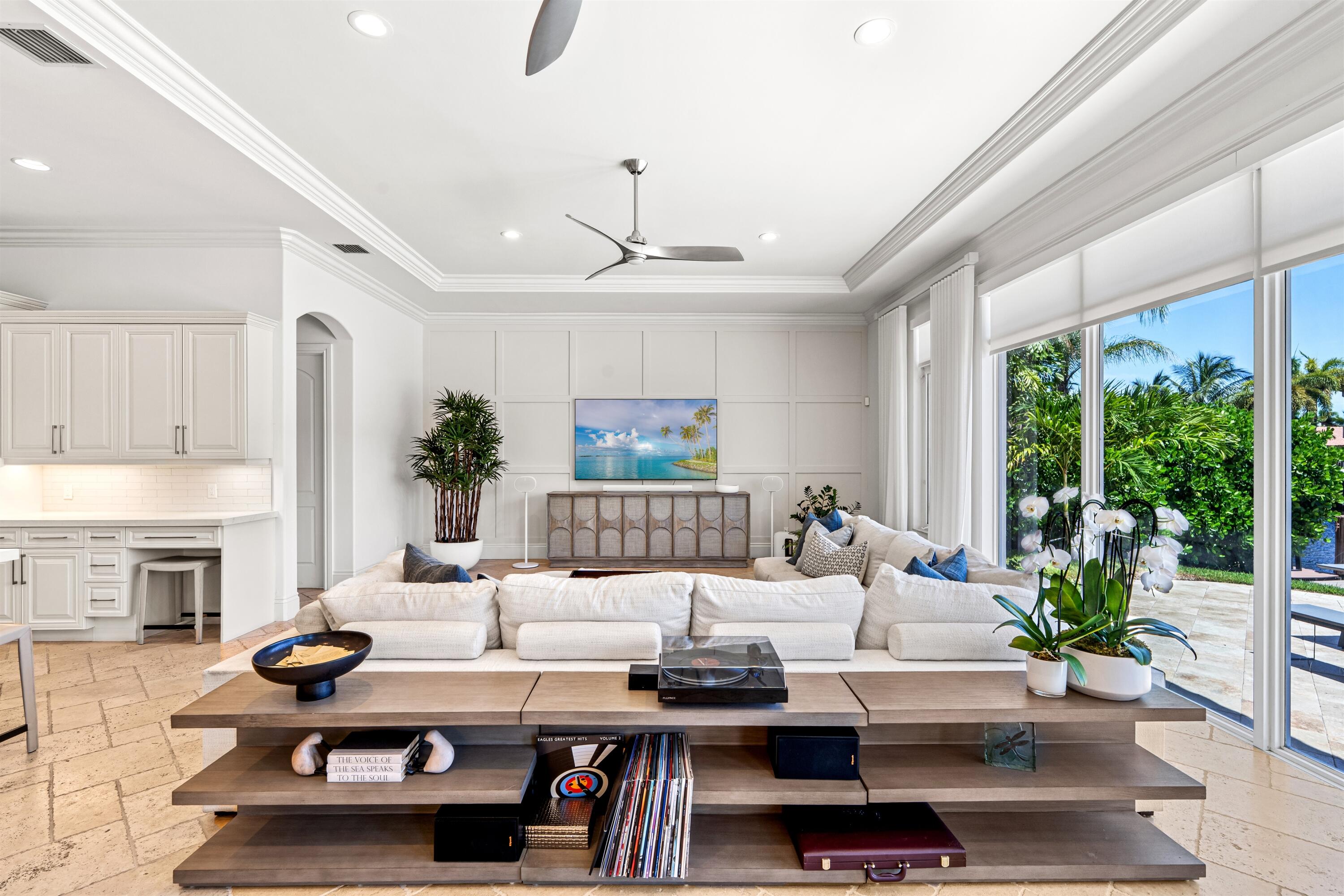 2320 Northeast 34th Court Lighthouse Point, FL 33064 - Photo 14 of 60 FAMILY_ROOM_STRAIGHT