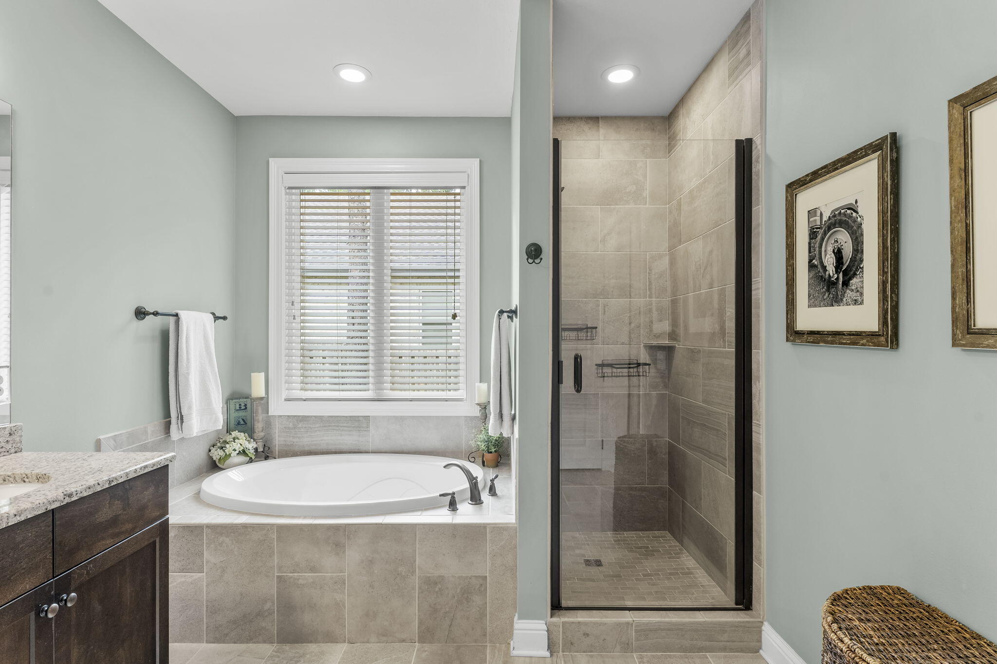 51 Leap Year Lane Freeport, FL 32439 - Photo 34 of 75 a bathroom with a granite countertop bathtub shower and sink